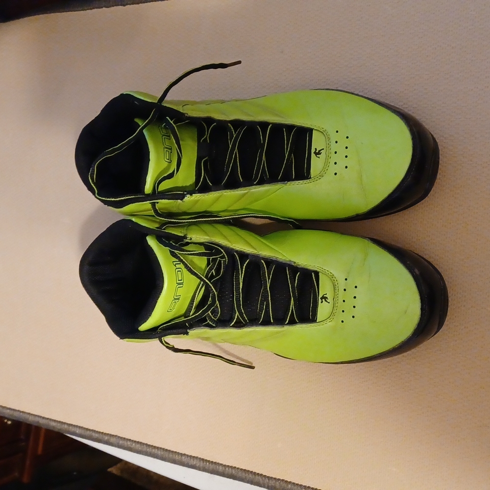 Basketball  shoes